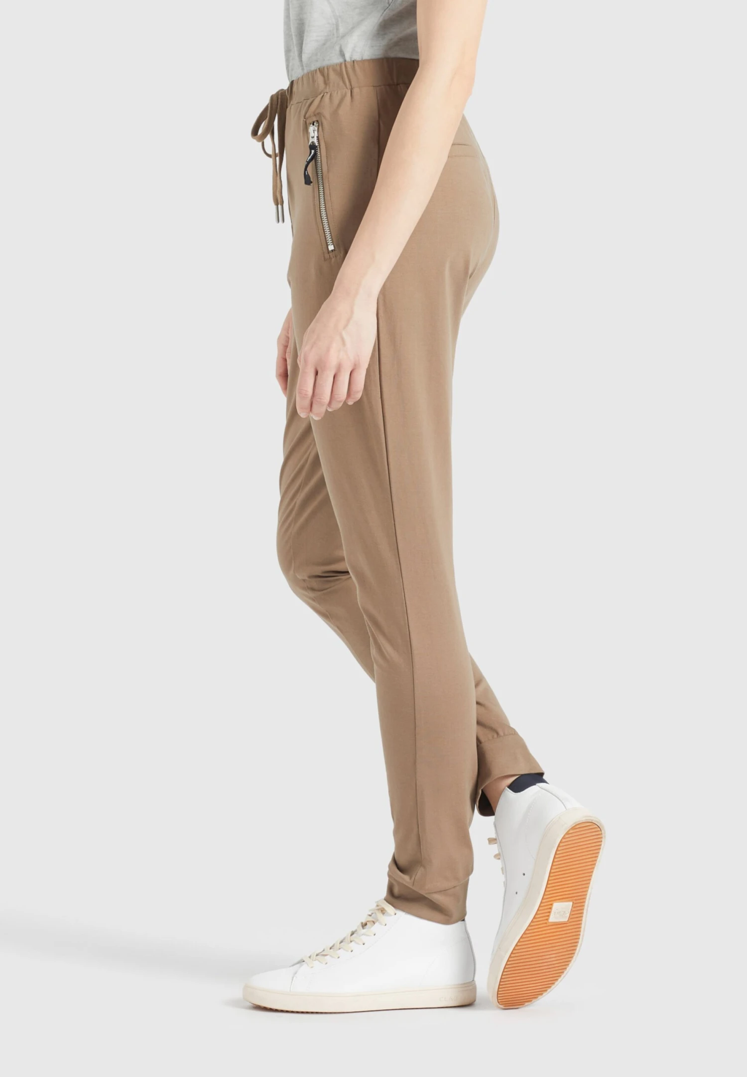 Khujo Sweatpants Tapered Broek Alenia Dames Lichtbruin 6 Khujo Sweatpants Tapered Broek Alenia Dames Lichtbruin - Afbeelding 4