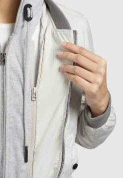 Khujo Persee - Lichte Jas - Hellgrau -Khujo Winkel 10d01ba7d37a437b945930fcf9628d59