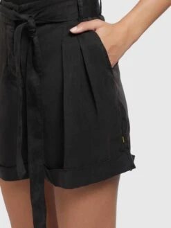 Khujo Shorts Loosefit Bandplooibroek Elida Dames Zwart -Khujo Winkel 26d9d1518b7f952bba988e06138b1f18