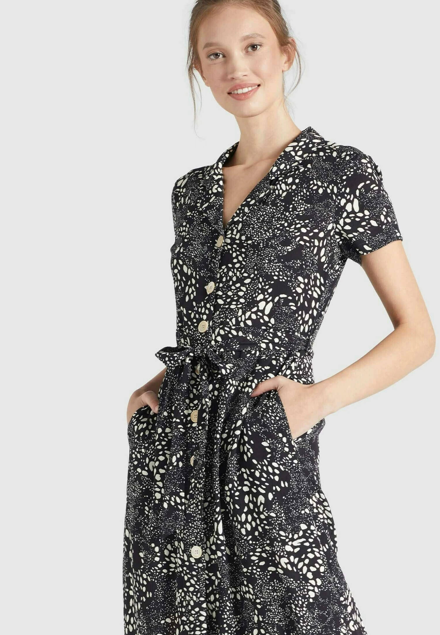 Khujo Goya - Blousejurk - Schwarz Weiß Gemustert 8 Khujo Goya - Blousejurk - Schwarz Weiß Gemustert - Afbeelding 6